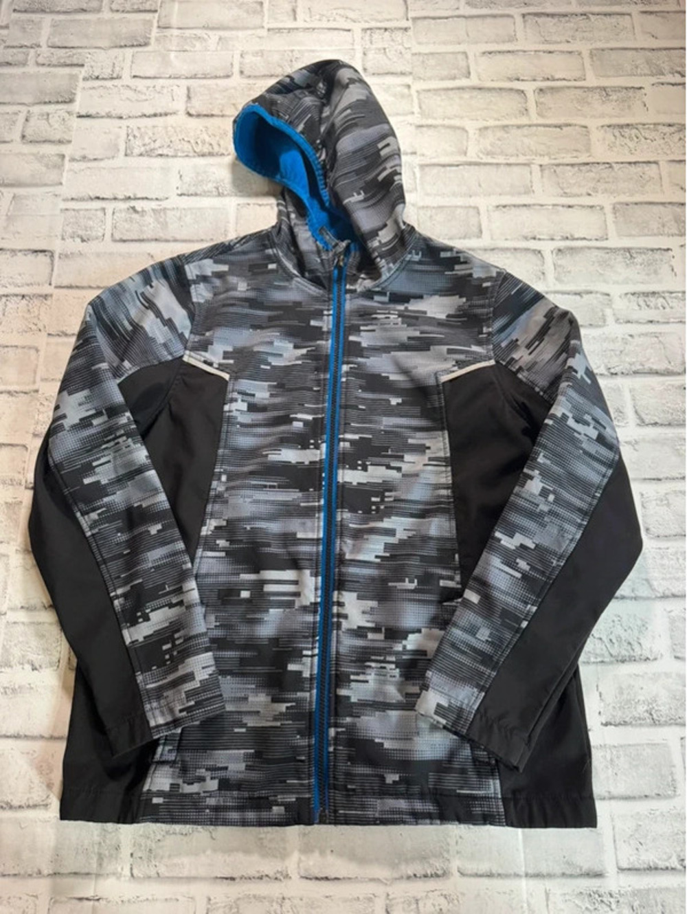 Boy’s Free Country black/gray hooded full zip jacket size 14/16